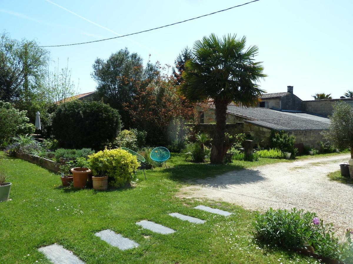 Le Pain De Lune Gite Et Chambre D'Hotes Avec Piscine Bourg-sur-Gironde Zewnętrze zdjęcie